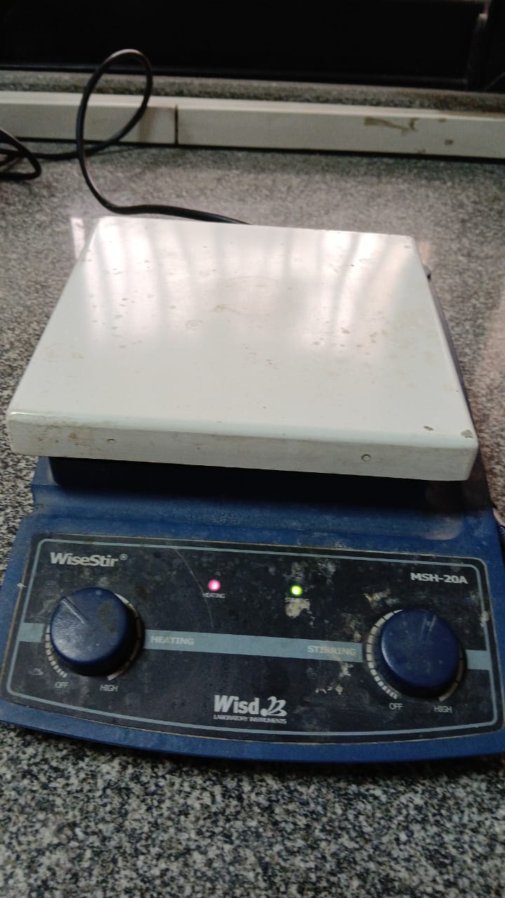 Hot plate and Magnetic Stirrer